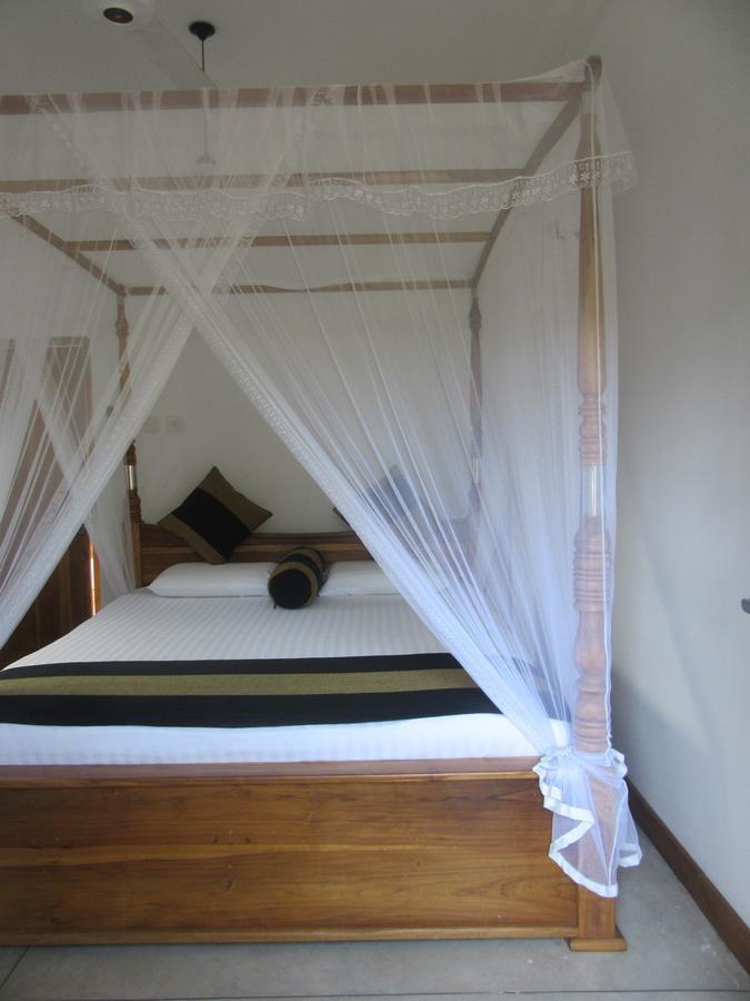 White Villa Beach Resort Mirissa Esterno foto