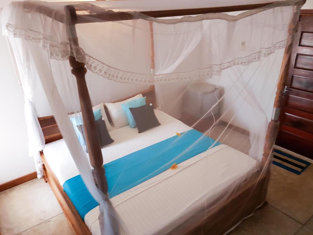 White Villa Beach Resort Mirissa Esterno foto