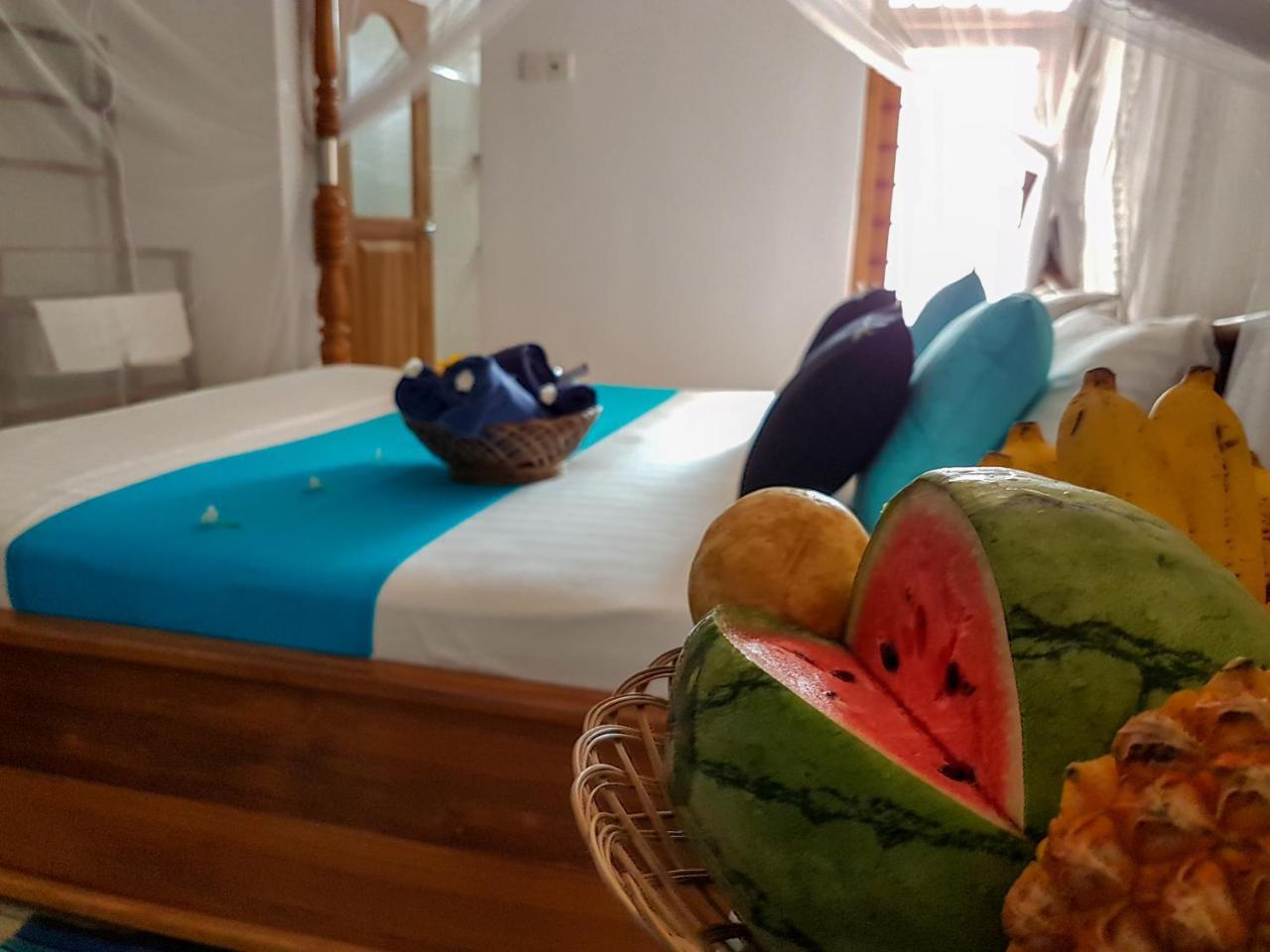 White Villa Beach Resort Mirissa Esterno foto