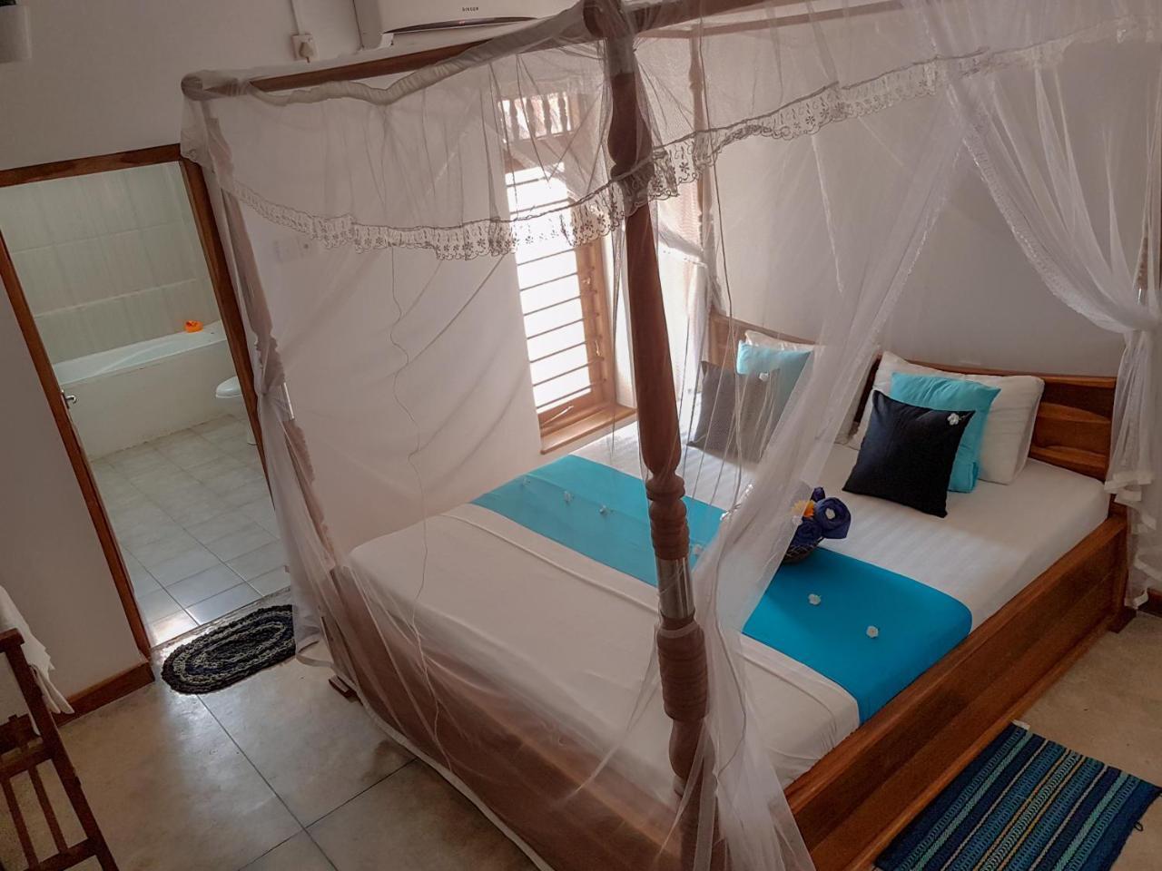White Villa Beach Resort Mirissa Esterno foto