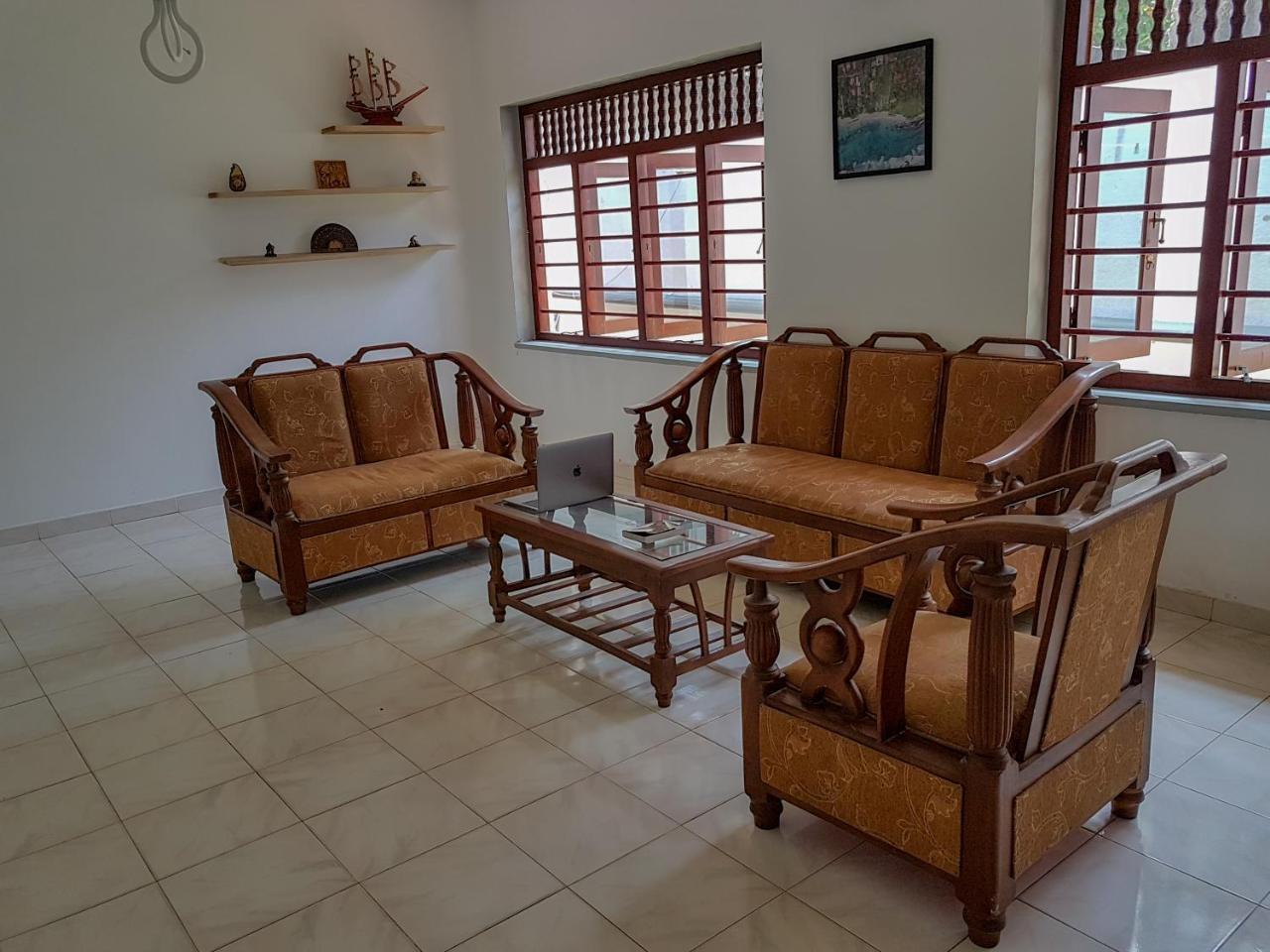 White Villa Beach Resort Mirissa Esterno foto