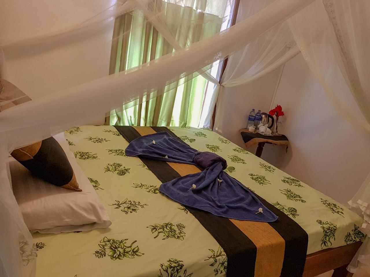 White Villa Beach Resort Mirissa Esterno foto